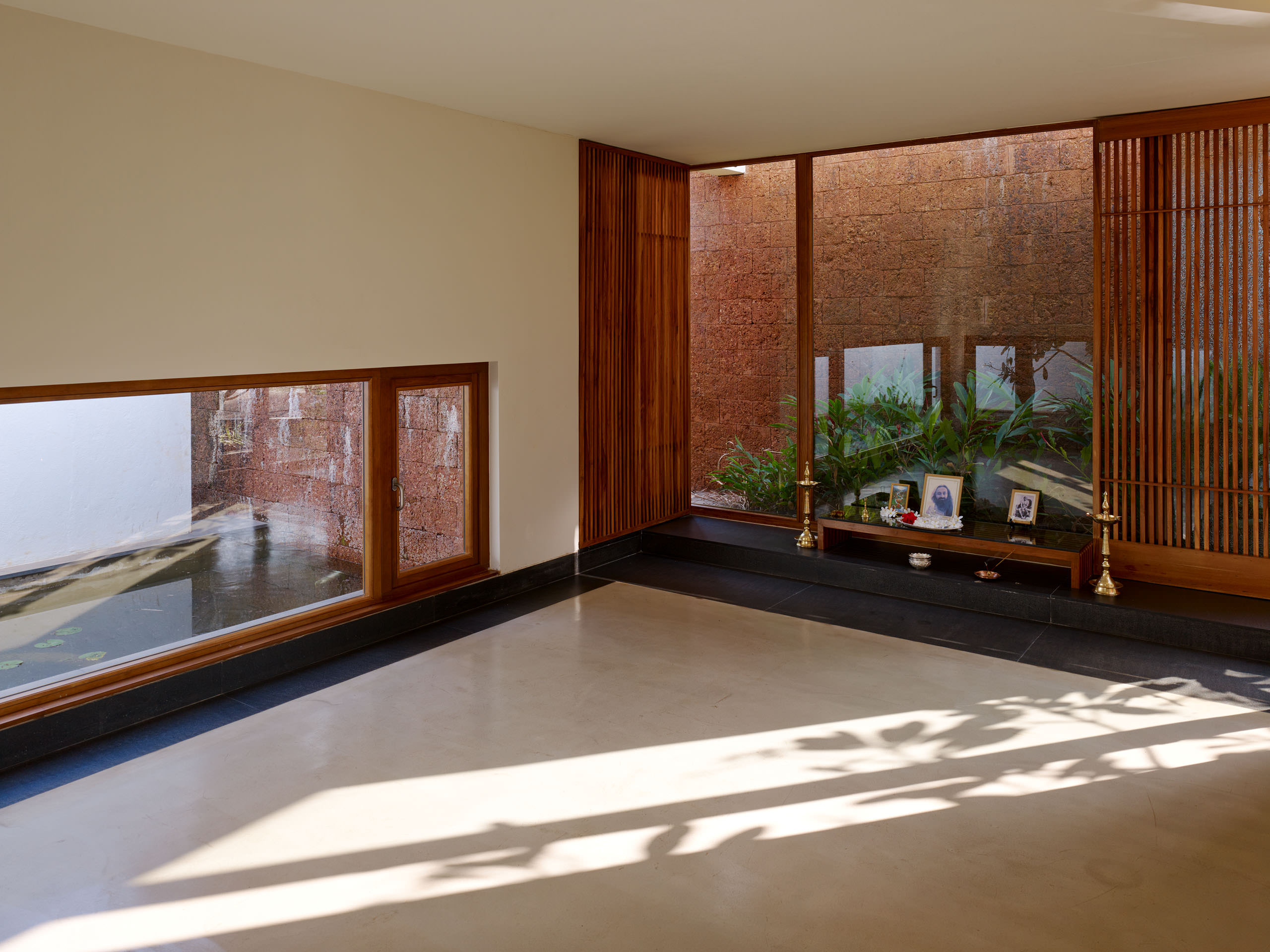 E13430 ALPA 036865 j2560